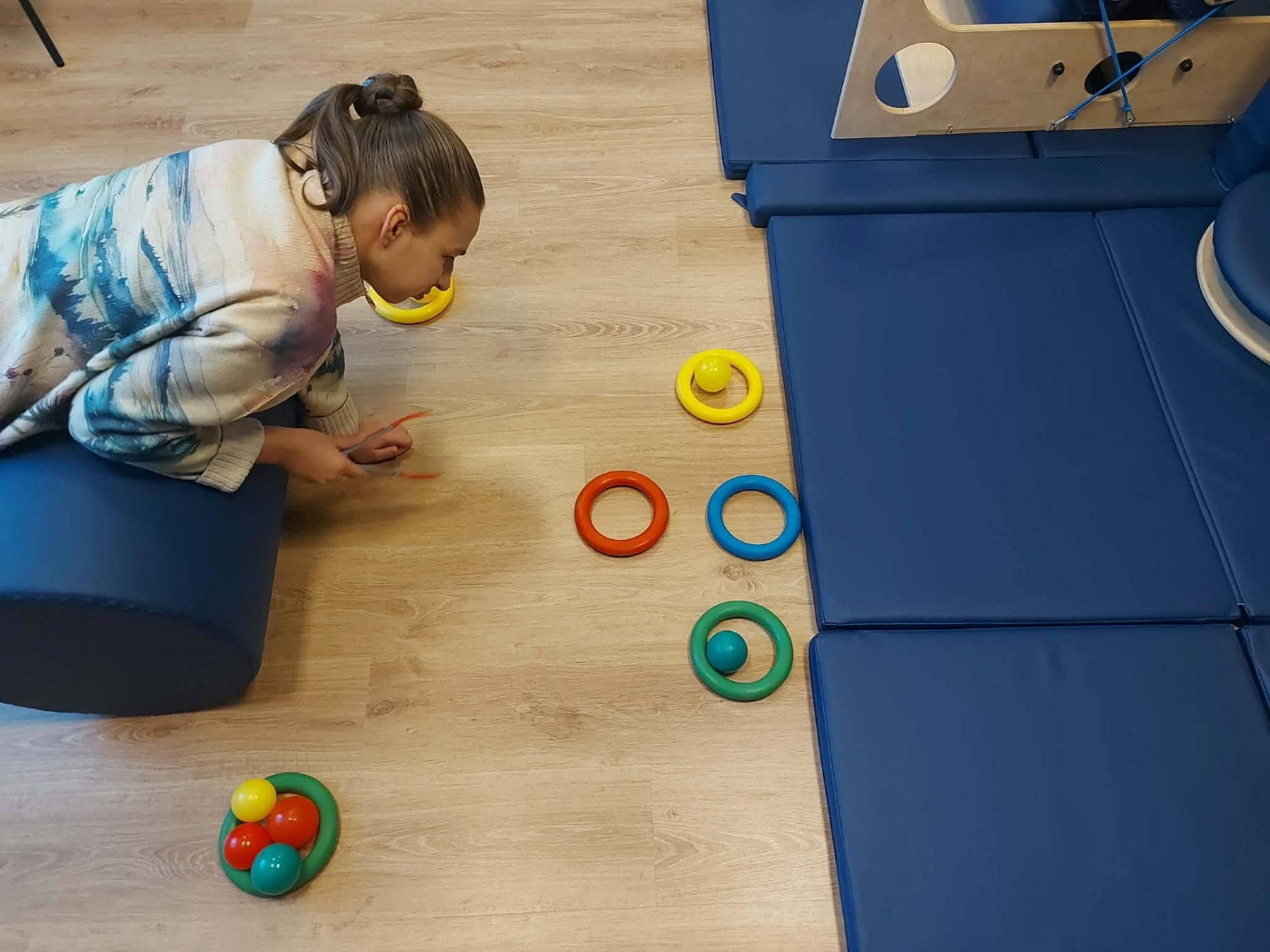 Coordination play with colourful rings on the floor